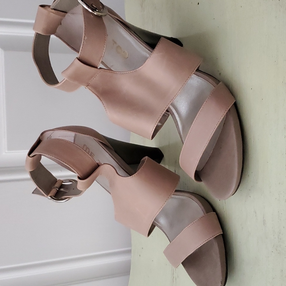 🔖💥SALE💥 EUC - Me Too Heeled Sandals - Sz 10